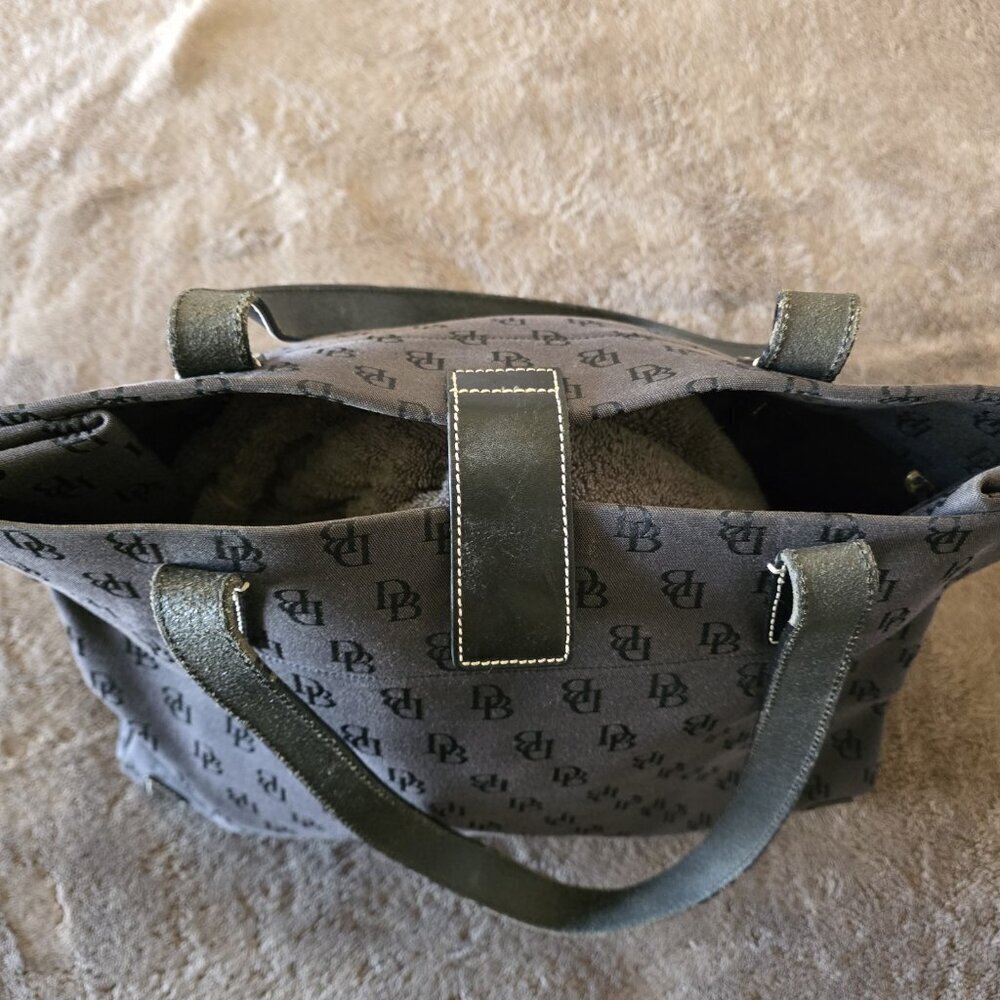 Dooney & Bourke Black Signature Monogram Tote Bag with Matching Pouch Vintage - Picture 12 of 16